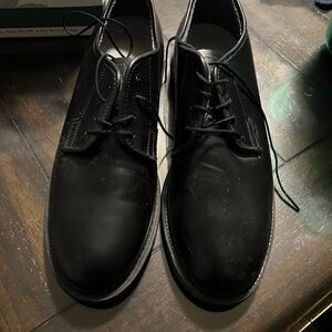 Classic Black Oxfords with Rounded Toe and Versatile Style